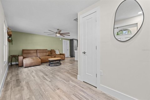 House in Fort Myers, Florida 3 bedrooms, 120.68 sq.m. № 2321145 - photo 7