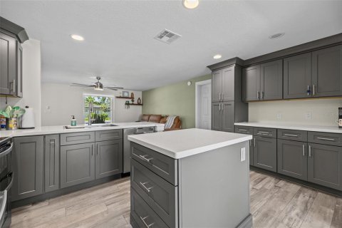 House in Fort Myers, Florida 3 bedrooms, 120.68 sq.m. № 2321145 - photo 17