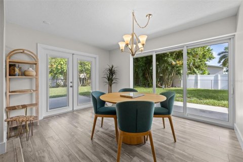 House in Fort Myers, Florida 3 bedrooms, 120.68 sq.m. № 2321145 - photo 20