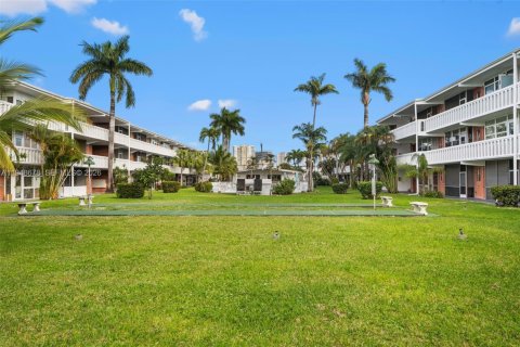 Copropriété à vendre à Hallandale Beach, Floride: 1 chambre, 60.39 m2 № 2006139 - photo 12