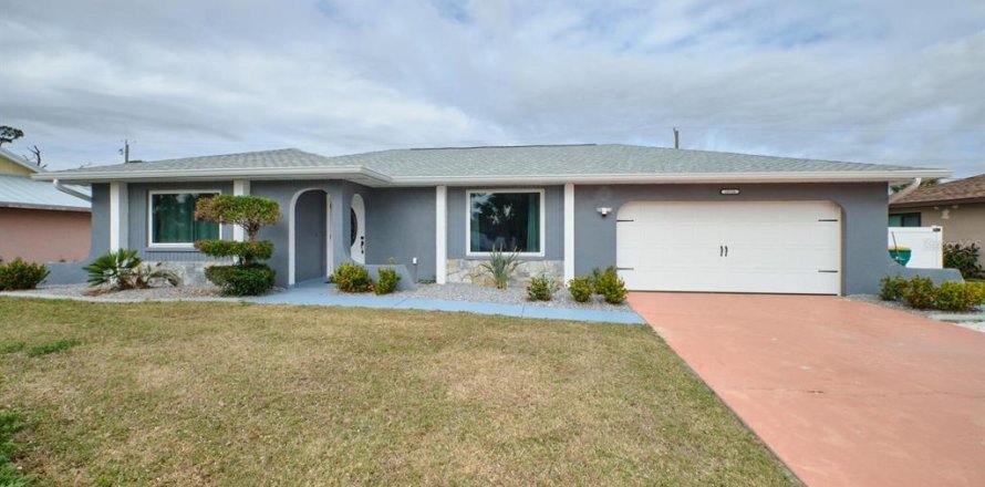 Casa en Port Charlotte, Florida 2 dormitorios, 102.84 m2 № 1879048