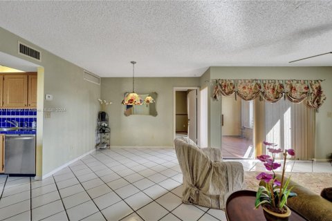 Copropriété à vendre à Pembroke Pines, Floride: 2 chambres, 79.9 m2 № 1454227 - photo 7