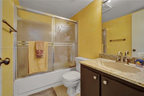 Copropriété à vendre à Pembroke Pines, Floride: 2 chambres, 79.9 m2 № 1454227 - photo 28