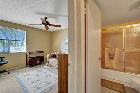 Copropriété à vendre à Pembroke Pines, Floride: 2 chambres, 79.9 m2 № 1454227 - photo 24