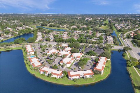 Copropriété à vendre à Pembroke Pines, Floride: 2 chambres, 79.9 m2 № 1454227 - photo 2