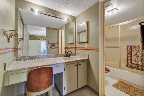 Copropriété à vendre à Pembroke Pines, Floride: 2 chambres, 79.9 m2 № 1454227 - photo 20