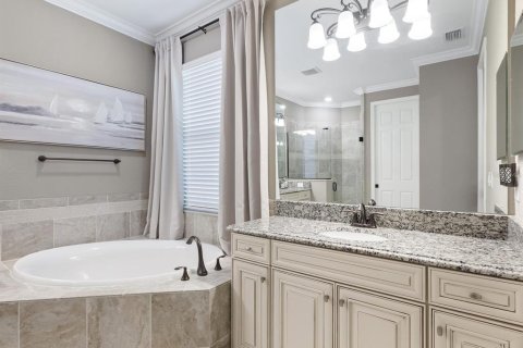 House in LAKEWOOD NATIONAL in Bradenton, Florida 4 bedrooms, 210.89 sq.m. № 1918594 - photo 16