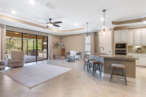 House in LAKEWOOD NATIONAL in Bradenton, Florida 4 bedrooms, 210.89 sq.m. № 1918594 - photo 3