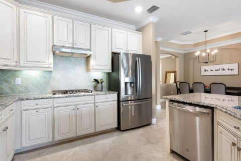House in LAKEWOOD NATIONAL in Bradenton, Florida 4 bedrooms, 210.89 sq.m. № 1918594 - photo 11
