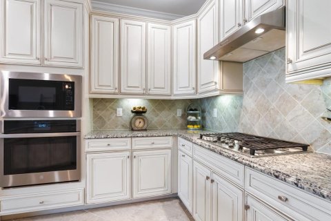 House in LAKEWOOD NATIONAL in Bradenton, Florida 4 bedrooms, 210.89 sq.m. № 1918594 - photo 13