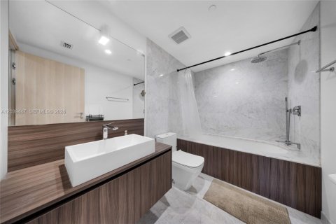 Купить кондоминиум в Майами, Флорида 1 спальня, 61.78м2, № 2145810 - фото 10