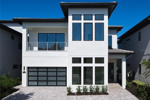 House in Kissimmee, Florida 8 bedrooms, 620.59 sq.m. № 1393753 - photo 1
