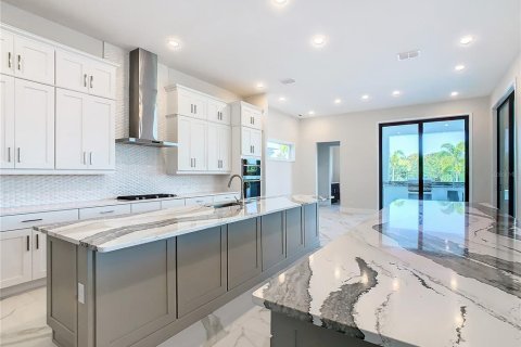 House in Kissimmee, Florida 8 bedrooms, 620.59 sq.m. № 1393753 - photo 6