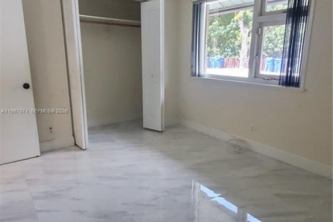 Touwnhouse à louer à Hollywood, Floride: 2 chambres, 81.48 m2 № 2051549 - photo 10