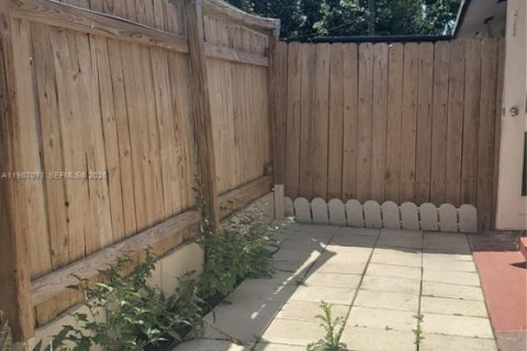 Touwnhouse à louer à Hollywood, Floride: 2 chambres, 81.48 m2 № 2051549 - photo 6