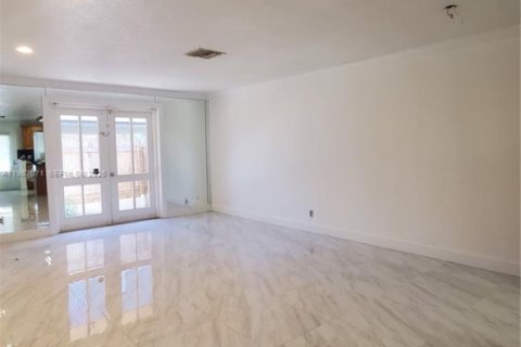 Touwnhouse à louer à Hollywood, Floride: 2 chambres, 81.48 m2 № 2051549 - photo 5