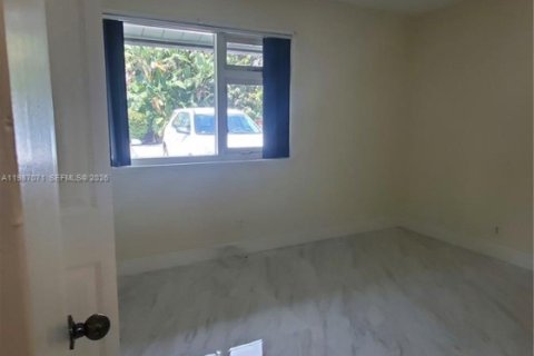 Touwnhouse à louer à Hollywood, Floride: 2 chambres, 81.48 m2 № 2051549 - photo 8