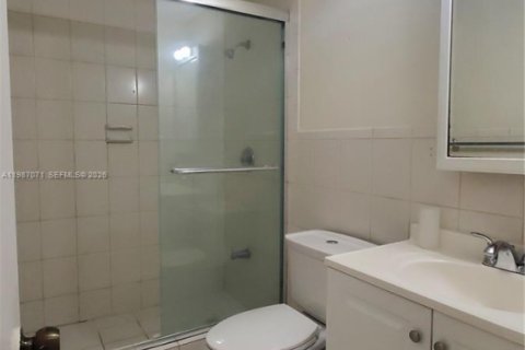 Touwnhouse à louer à Hollywood, Floride: 2 chambres, 81.48 m2 № 2051549 - photo 11