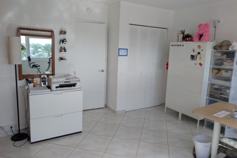 Condo in Hallandale Beach, Florida, 2 bedrooms  № 2242047 - photo 27