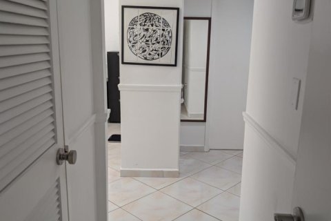 Condo in Hallandale Beach, Florida, 2 bedrooms  № 2242047 - photo 13