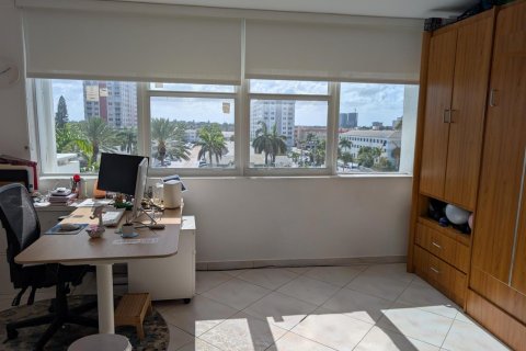 Condo in Hallandale Beach, Florida, 2 bedrooms  № 2242047 - photo 25