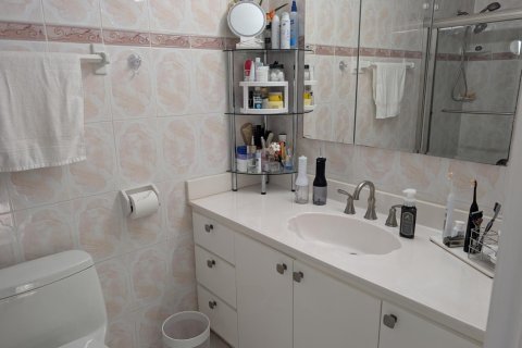 Condo in Hallandale Beach, Florida, 2 bedrooms  № 2242047 - photo 20