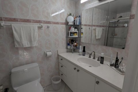Condo in Hallandale Beach, Florida, 2 bedrooms  № 2242047 - photo 21