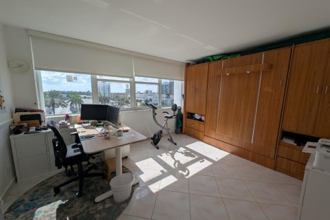 Condo in Hallandale Beach, Florida, 2 bedrooms  № 2242047 - photo 24