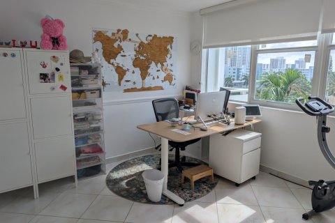 Condo in Hallandale Beach, Florida, 2 bedrooms  № 2242047 - photo 26