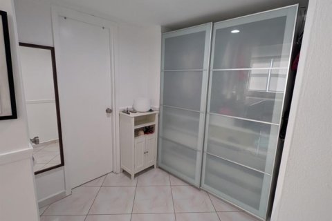 Condo in Hallandale Beach, Florida, 2 bedrooms  № 2242047 - photo 14