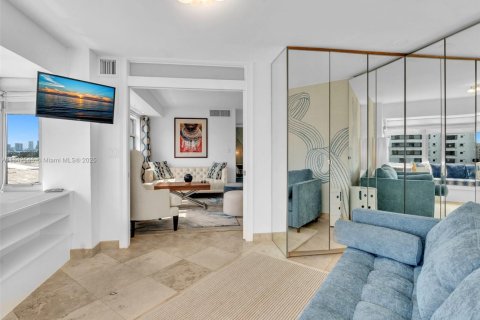 Copropriété à vendre à Miami Beach, Floride: 2 chambres, 77.11 m2 № 1836788 - photo 14