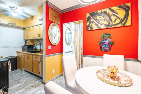 Condo in Hallandale Beach, Florida, 1 bedroom  № 1764411 - photo 10