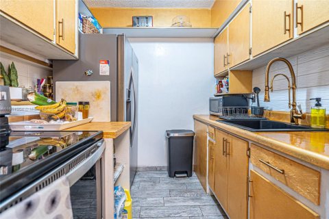 Condo in Hallandale Beach, Florida, 1 bedroom  № 1764411 - photo 22