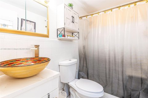 Condo in Hallandale Beach, Florida, 1 bedroom  № 1764411 - photo 6