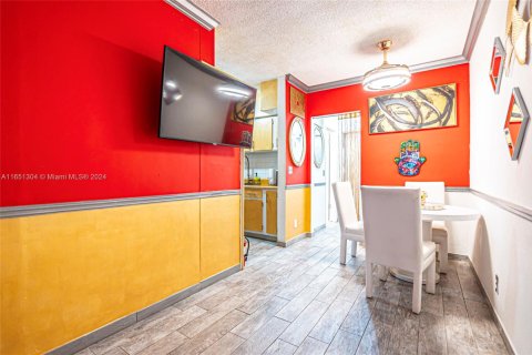 Condo in Hallandale Beach, Florida, 1 bedroom  № 1764411 - photo 12