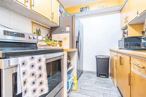 Condo in Hallandale Beach, Florida, 1 bedroom  № 1764411 - photo 20