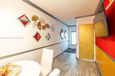 Condo in Hallandale Beach, Florida, 1 bedroom  № 1764411 - photo 8