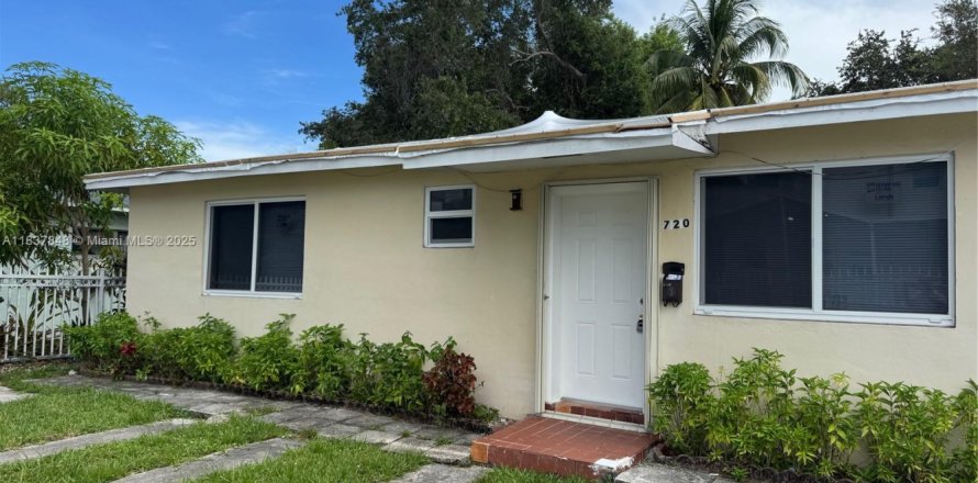 Villa ou maison à North Miami, Floride 2 chambres, 92.9 m2 № 1830543