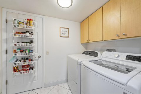 Townhouse in Pembroke Pines, Florida 3 bedrooms, 156.63 sq.m. № 2173728 - photo 19