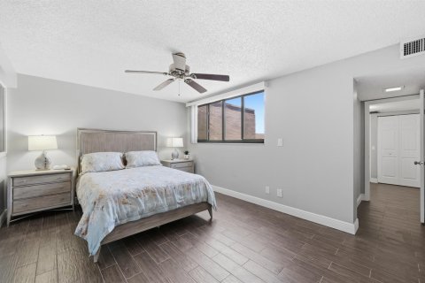Townhouse in Pembroke Pines, Florida 3 bedrooms, 156.63 sq.m. № 2173728 - photo 26