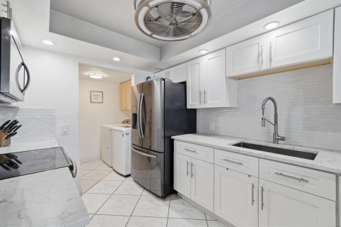 Townhouse in Pembroke Pines, Florida 3 bedrooms, 156.63 sq.m. № 2173728 - photo 15