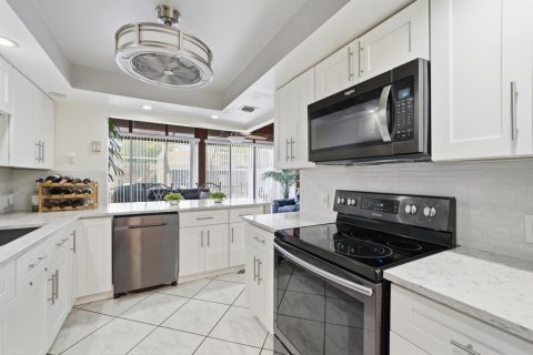 Townhouse in Pembroke Pines, Florida 3 bedrooms, 156.63 sq.m. № 2173728 - photo 18