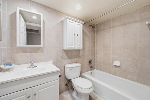 Townhouse in Pembroke Pines, Florida 3 bedrooms, 156.63 sq.m. № 2173728 - photo 24