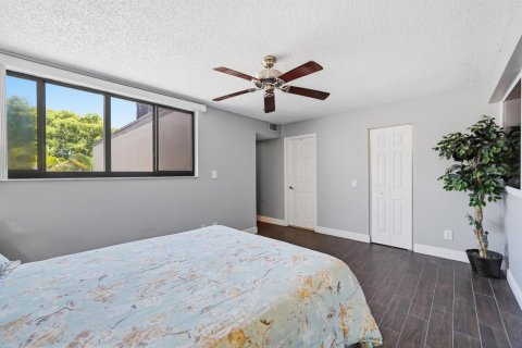 Townhouse in Pembroke Pines, Florida 3 bedrooms, 156.63 sq.m. № 2173728 - photo 27