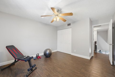 Townhouse in Pembroke Pines, Florida 3 bedrooms, 156.63 sq.m. № 2173728 - photo 23