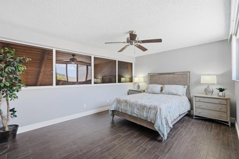 Townhouse in Pembroke Pines, Florida 3 bedrooms, 156.63 sq.m. № 2173728 - photo 25