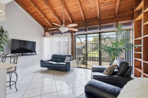 Townhouse in Pembroke Pines, Florida 3 bedrooms, 156.63 sq.m. № 2173728 - photo 9