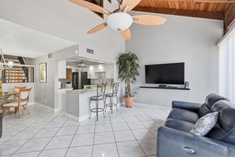 Townhouse in Pembroke Pines, Florida 3 bedrooms, 156.63 sq.m. № 2173728 - photo 11