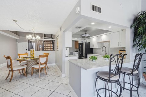 Townhouse in Pembroke Pines, Florida 3 bedrooms, 156.63 sq.m. № 2173728 - photo 14