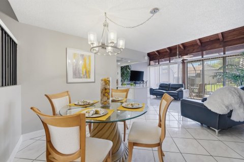 Townhouse in Pembroke Pines, Florida 3 bedrooms, 156.63 sq.m. № 2173728 - photo 7